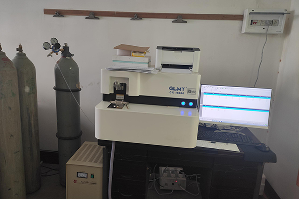 直读光谱仪安装完毕 /cxyq/20210507114247-FsUHKULUfYv4Mq-jFp0pV2de8t3m.jpg